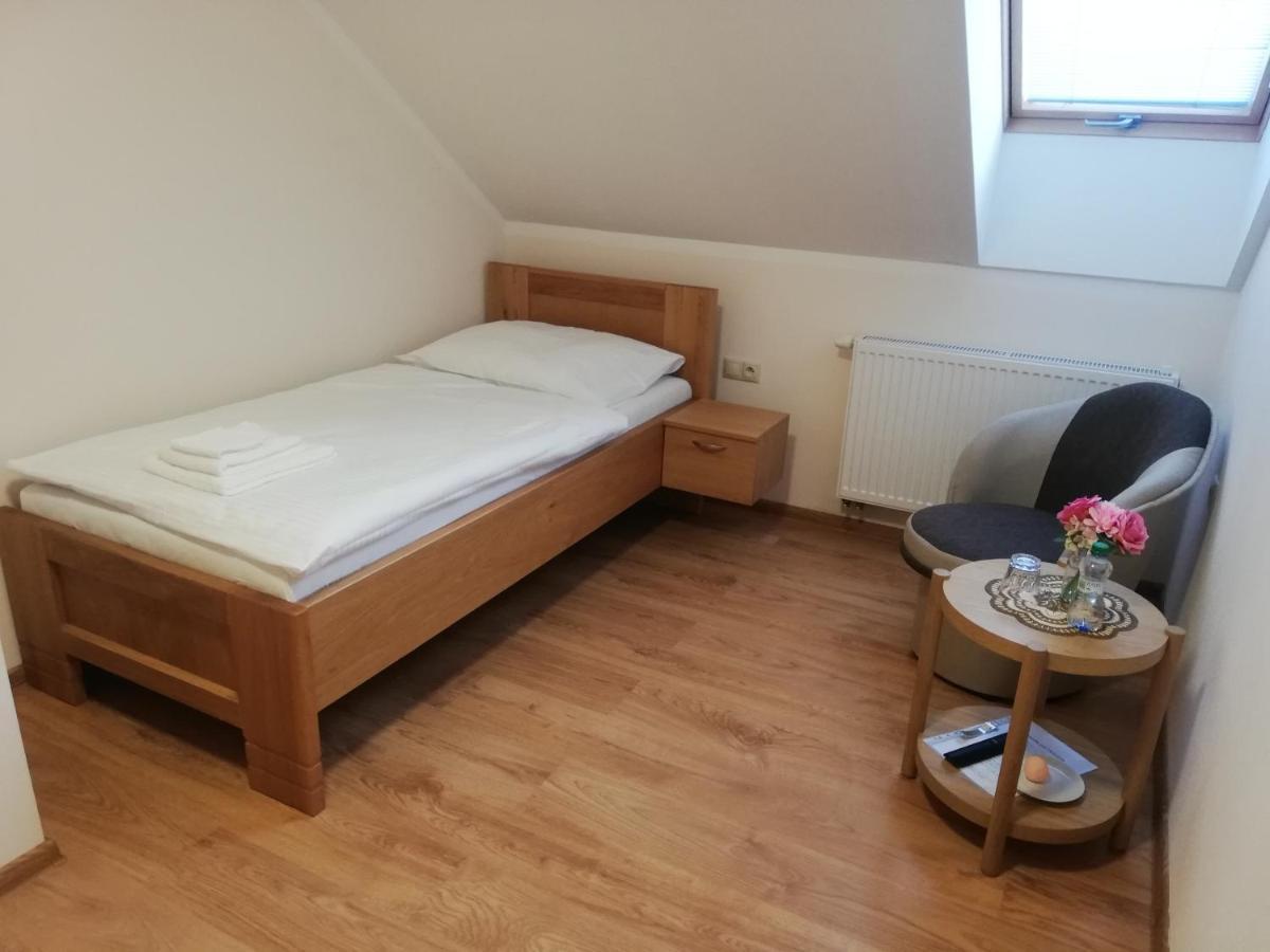 Penzion Pod Tureckom Hotel Trenčianske Bohuslavice Buitenkant foto